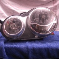 Polo 9N Hauptscheinwerfer (VALEO) mit modifiziertem VW Zeichen aus einem Golf 5 Scheinwerfer / Leuchtmittel Philips Silver Vision Blinkerbirnen / Philips Cool Blue Standlichtlampen / restliche Lampen Osram Night Breaker Plus