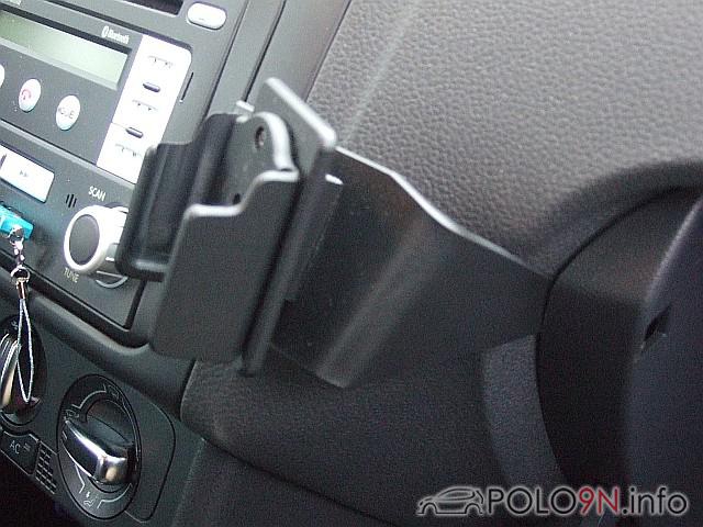 Der Brodit-Proclip wird einfach in vorhandene Schlitze geklemmt.