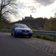 Ein Kleiner Polo vor der Wartburg in Eisenach 