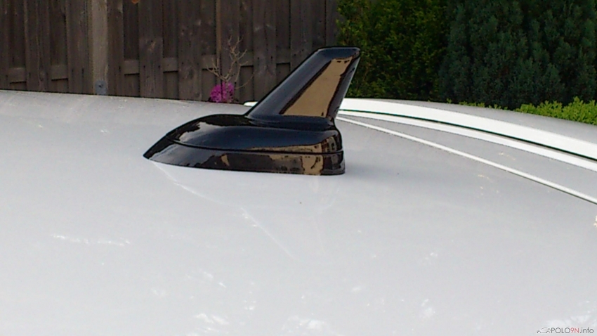 Neue Shark Antenne in komplett Hochglas Schwarz.