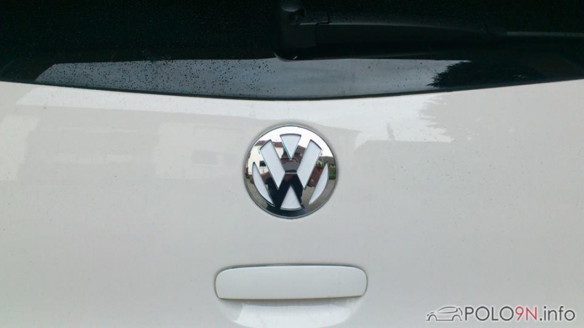 Mit weißer Carbon Folie.
