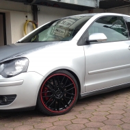 Hier mit neuen Felgen und rotem Rand 
