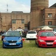 Mein Ruddy alias Giftzwerg hat seit fast einem Jahr einen neuen Freund. Mr. Fabia RS :)

