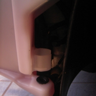 4,5 Liter Wischwassertank / anstelle der SRA Pumpe sintzt ein passender Stopfen / Den zugehörigen Sensor habe ich ebenfalls eingebaut. 