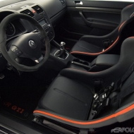 Sitze waren ein sonder Bau von VW und dem Sitzehesteller "Cobra".
Gabes oder gibt es auch von Recaro Typ Pole Position