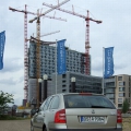 vor der Elbphilharmonie, dem Hamburger Millionengrab