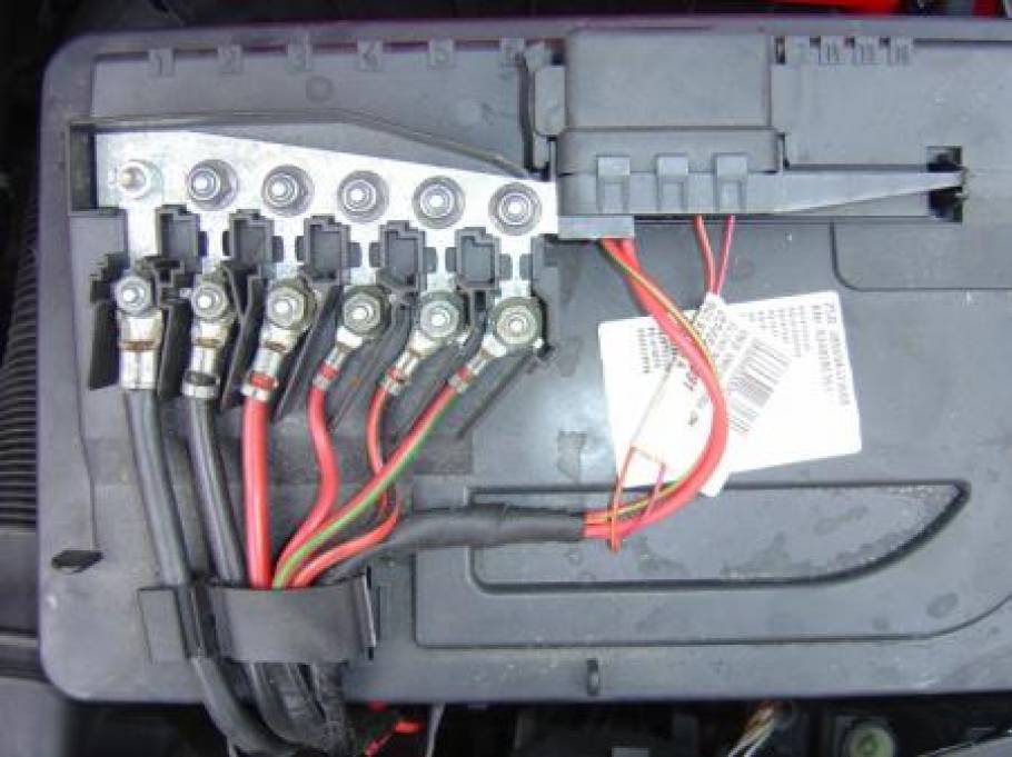 VW Polo 9N 9N3 Ibiza Kasten Abdeckung Batterie Sicherungsträger